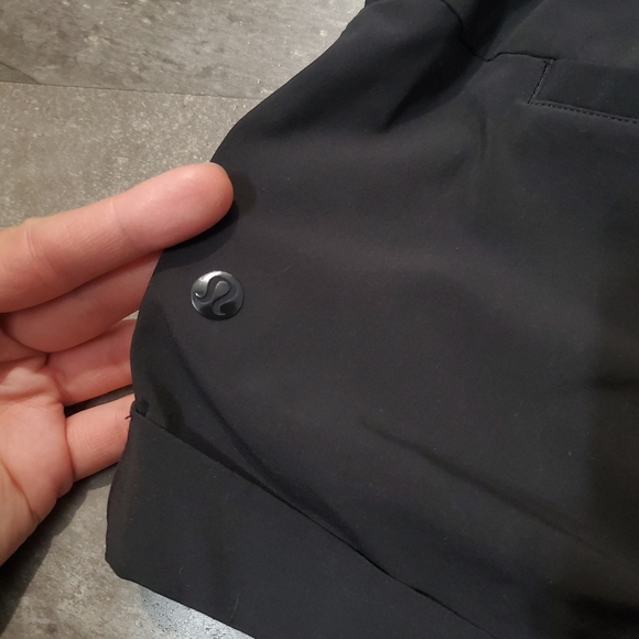 Lululemon Spring Break Away Short II. Black. 2.5" Inseam. Size 8. - Picture 5 of 11